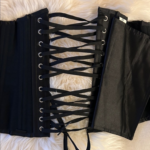 CAMELLIAS Black Satin Widw Waist Corset with Front Closure Sz M